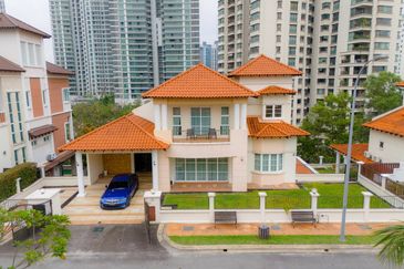 Kiara Peak (Puncak Kiara)