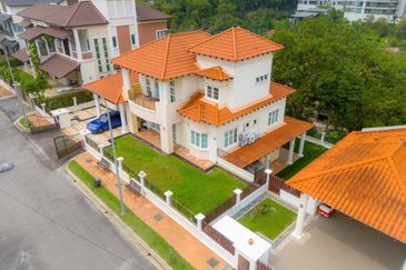 Kiara Peak (Puncak Kiara)