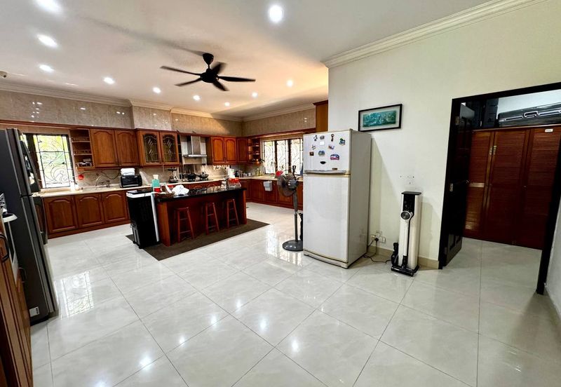 Putra Hill Residency