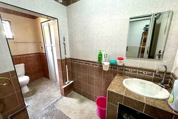 Putra Hill Residency