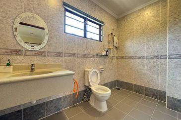 CORNER LOT 3 Storey Laman Oakleaf Bukit Antarabangsa Ampang Jaya Renovated For Sale   