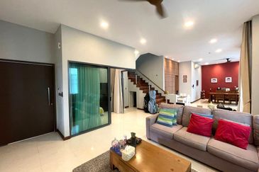 Double Storey Semi D Sunway Eastwood Taman Equine Park Seri Kembangan Renovated For Sale   