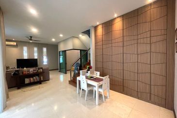 Double Storey Semi D Sunway Eastwood Taman Equine Park Seri Kembangan Renovated For Sale   