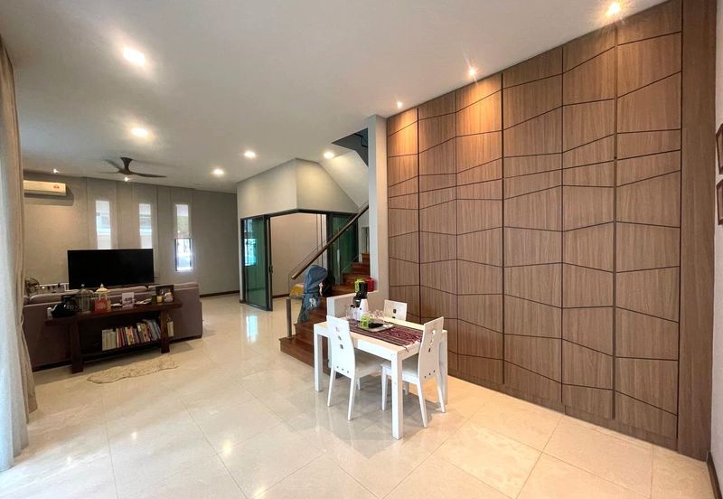 Double Storey Semi D Sunway Eastwood Taman Equine Park Seri Kembangan Renovated For Sale   