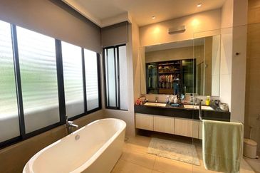 Double Storey Semi D Sunway Eastwood Taman Equine Park Seri Kembangan Renovated For Sale   