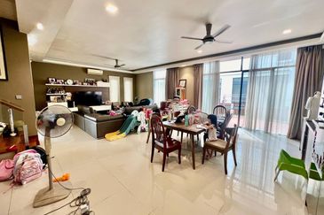 Double Storey Semi D Sunway Eastwood Taman Equine Park Seri Kembangan Renovated For Sale   