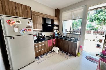 Double Storey Semi D Sunway Eastwood Taman Equine Park Seri Kembangan Renovated For Sale   