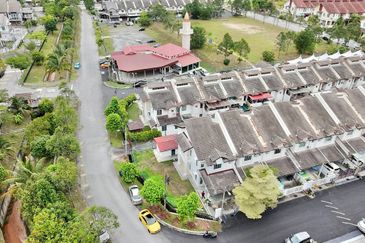 Puncak Saujana