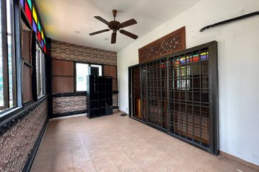 USJ 17 Subang Jaya Double Storey Semi D For Sale Freehold  