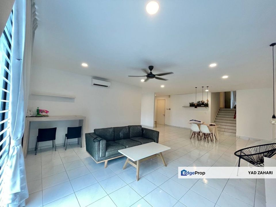 Taman Tasik Prima, Puchong | Townhouse 5 Bedrooms | RM990K - Fully Furnished, Roof Deck Facing Lake View & Spacious Built Up , Selangor, Puchong