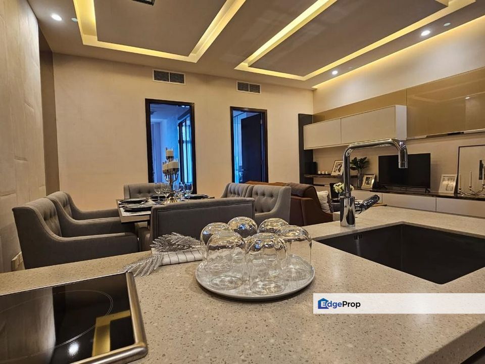 Freehold Puchong 3 rooms MRT Unit - Cashback RM100k Ready Move In, Selangor, Puchong