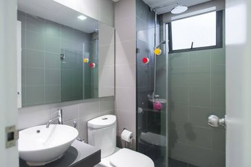 {LOAN SUBSIDY} 2-4Rooms Monthly RM1,700 KL Midvalley With MRT Full Furnished