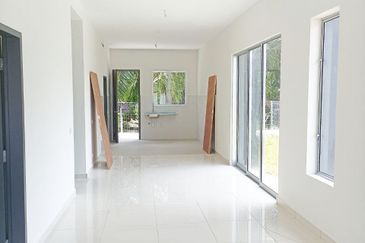 FREEHOLD INDAHVILLE 4 Single Storey Terrace Pulau Indah, Port Klang