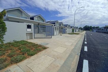 SEMI D DESAVILLE 3 Single Storey Pekan Meru Klang, Jalan Kasban