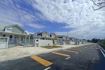 SEMI D DESAVILLE 3 Single Storey Pekan Meru Klang, Jalan Kasban