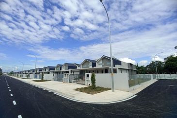 SEMI D DESAVILLE 3 Single Storey Pekan Meru Klang, Jalan Kasban