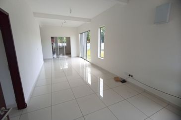 SEMI D DESAVILLE 3 Single Storey Pekan Meru Klang, Jalan Kasban