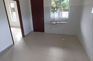 SEMI D DESAVILLE 3 Single Storey Pekan Meru Klang, Jalan Kasban