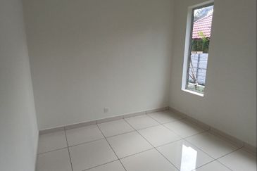 SEMI D DESAVILLE 3 Single Storey Pekan Meru Klang, Jalan Kasban