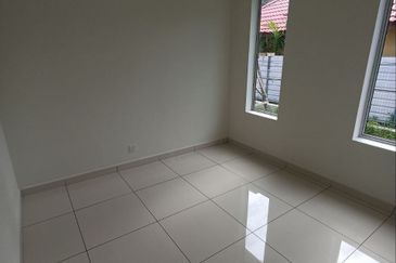 SEMI D DESAVILLE 3 Single Storey Pekan Meru Klang, Jalan Kasban