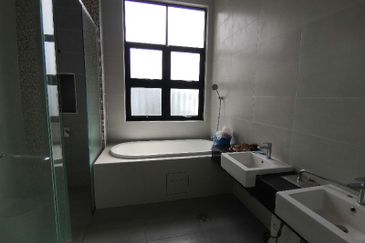 Verge 32 Taman Melawati 3 Storey Semi-D Ampang Renovated