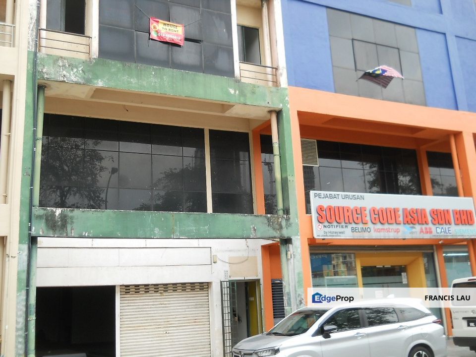 Near LRT, Selangor, Petaling Jaya