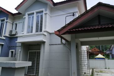  Cluster Semi D with extra land, Puncak Alam, 