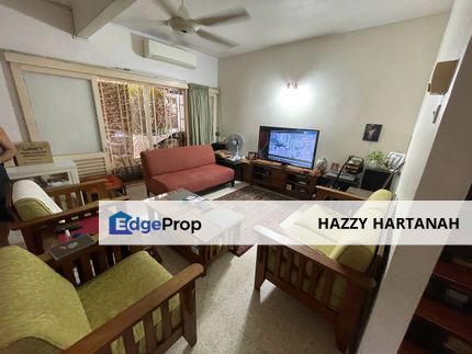 Teres 2 tingkat SS4, Kelana Jaya, jalan kaki ke LRT stesen Kelana Jaya. Dekat juga dengan stesen LRT Taman Bahagia, Selangor, Petaling Jaya