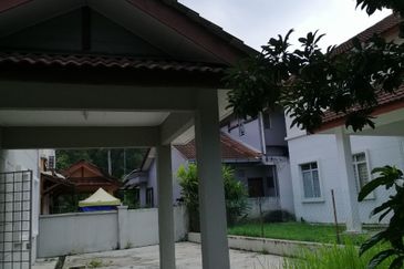 ❗❗ Murah Cluster Semi D with extra land, Puncak Alam, NON BUMI lot ❗❗ Free pokok ciku!