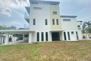 2.5 storey Corner Superlink, REIKA, USJ Height, Subang Jaya. NICE HOUSE