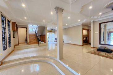 Banglo 2 tingkat 10,500 sqft , dekat masjid, Puncak Alam