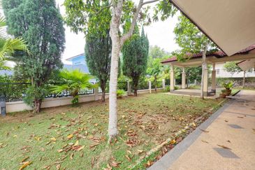 Banglo 2 tingkat 10,500 sqft , dekat masjid, Puncak Alam