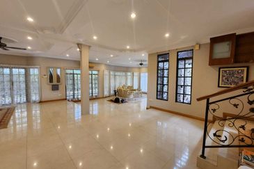 Banglo 2 tingkat 10,500 sqft , dekat masjid, Puncak Alam