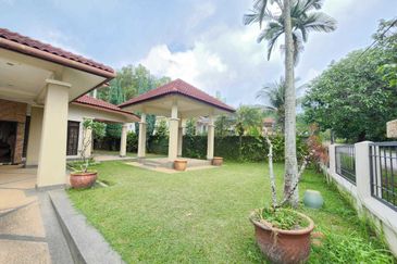 Banglo 2 tingkat 10,500 sqft , dekat masjid, Puncak Alam