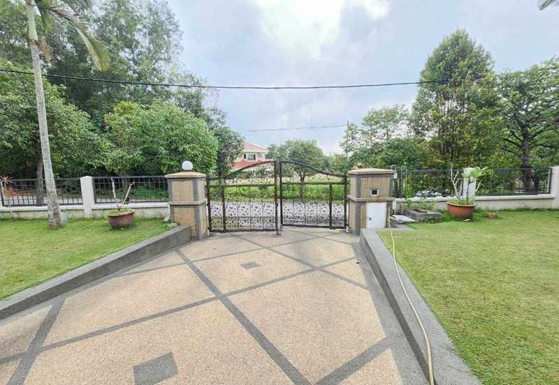 Banglo 2 tingkat 10,500 sqft , dekat masjid, Puncak Alam