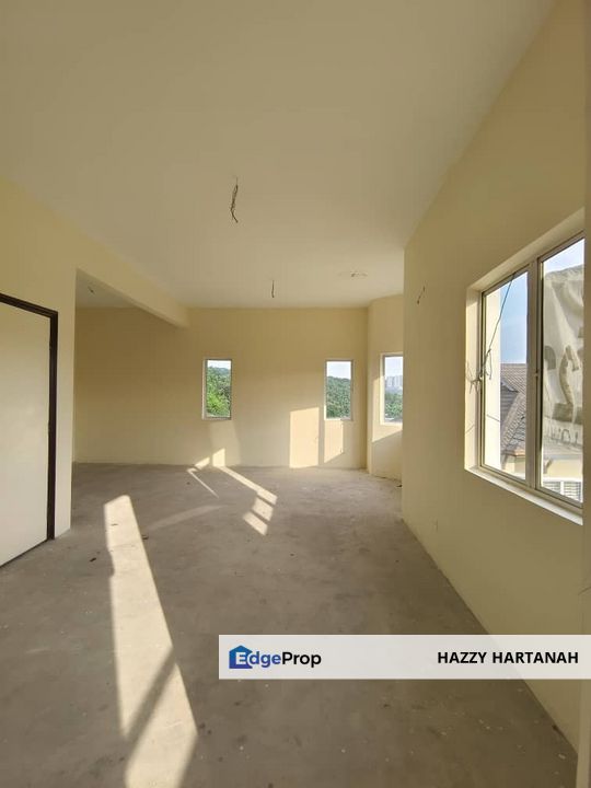 Semi D 3 tingkat, Seri Aman Height RM1.1M only. Sungai Buloh, Selangor, Sungai Buloh