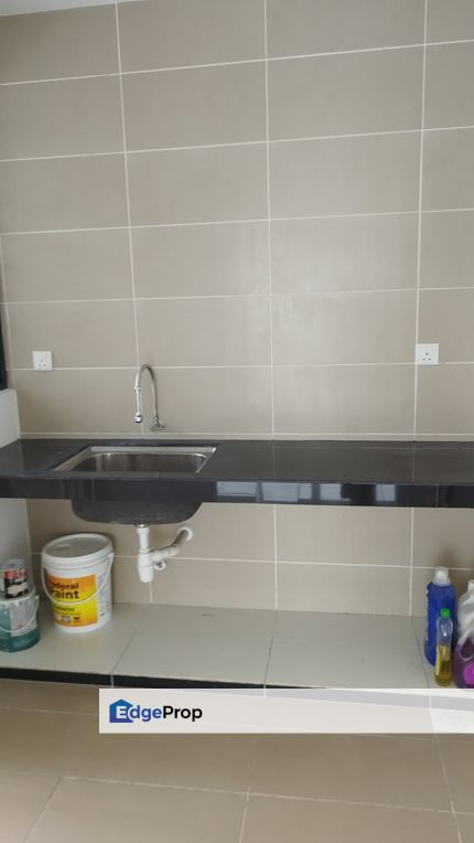 Skyvilla d island condominium for rent unfurnished unit puchong, Selangor, Puchong