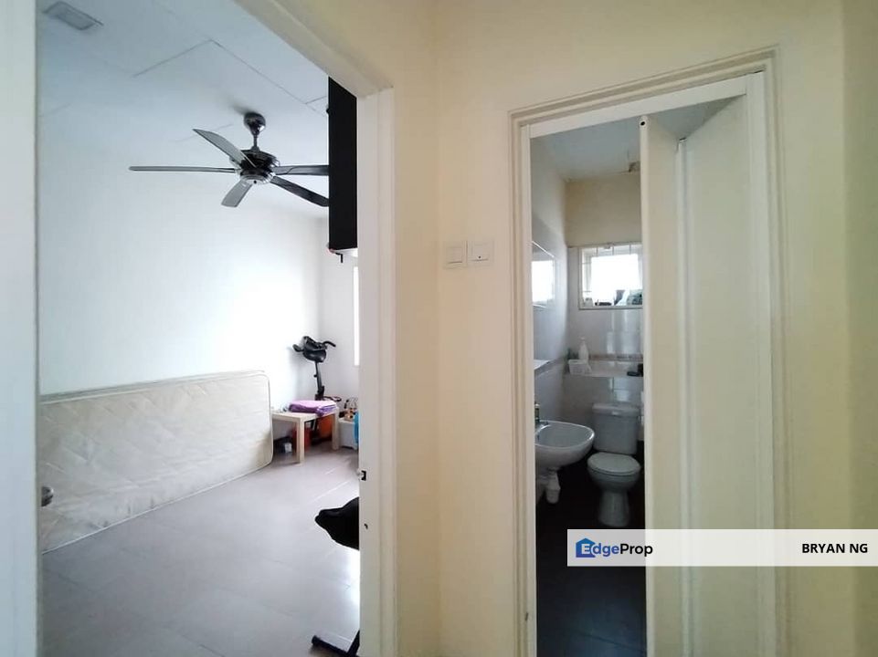 Renovated Unit, End Lot 3storey 4 rooms, Selangor, Batu 9th Cheras
