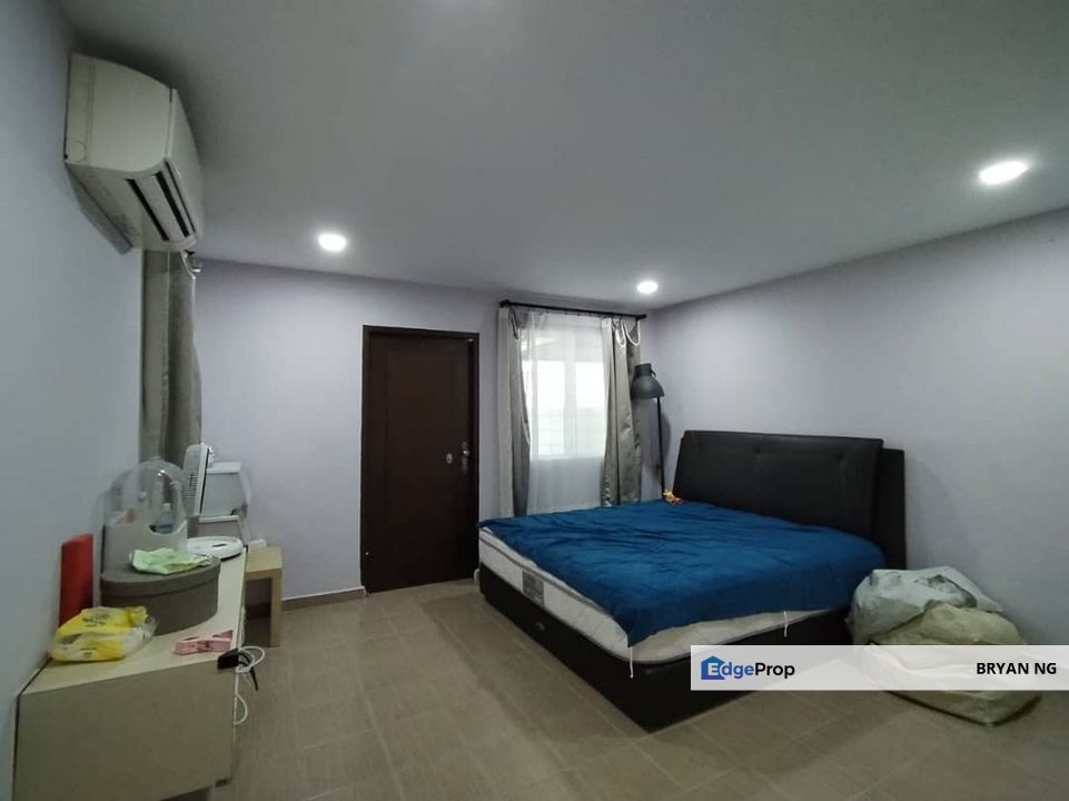 Renovated Unit, End Lot 3storey 4 rooms, Selangor, Batu 9th Cheras