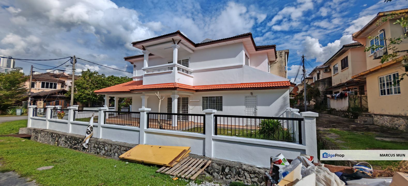 Finally, a Corner House that Solves the ‘Parking Space’ Problem, Selangor, Kajang