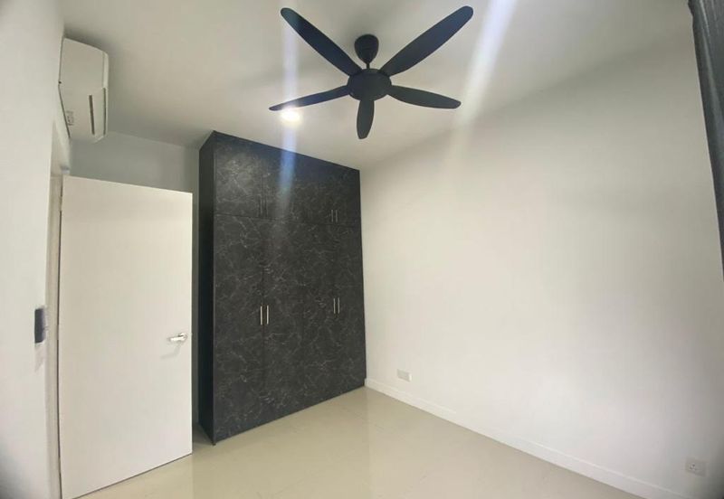 Lakefront Condominium | Emerald Hills @ Alam Damai