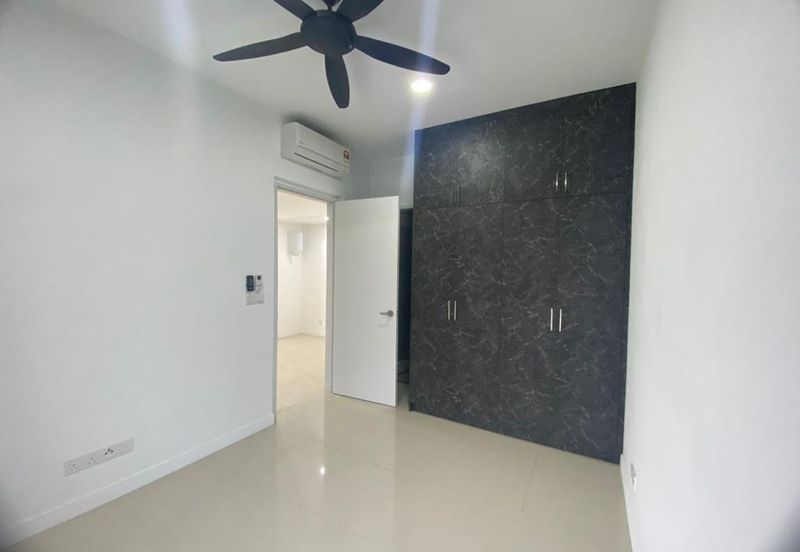 Lakefront Condominium | Emerald Hills @ Alam Damai