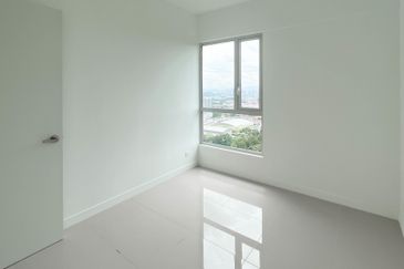 Lakefront Condominium | Emerald Hills @ Alam Damai