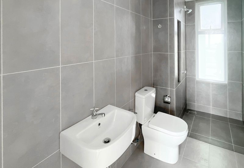 Lakefront Condominium | Emerald Hills @ Alam Damai