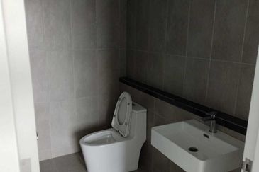 Lakefront Condominium | Emerald Hills @ Alam Damai