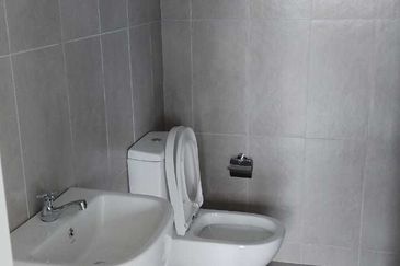 Lakefront Condominium | Emerald Hills @ Alam Damai