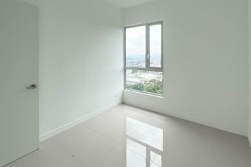 Lakefront Condominium | Emerald Hills @ Alam Damai