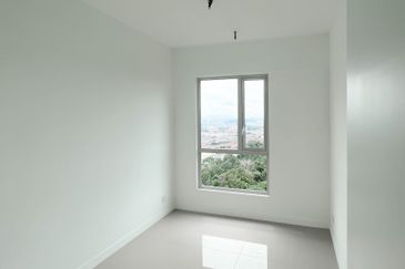 Lakefront Condominium | Emerald Hills @ Alam Damai