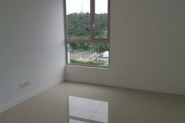 Lakefront Condominium | Emerald Hills @ Alam Damai