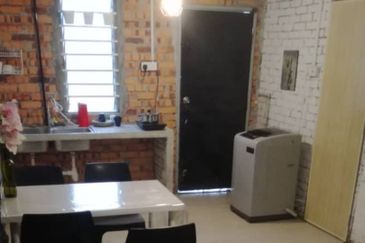 Neos @ PandanMas Townhouse